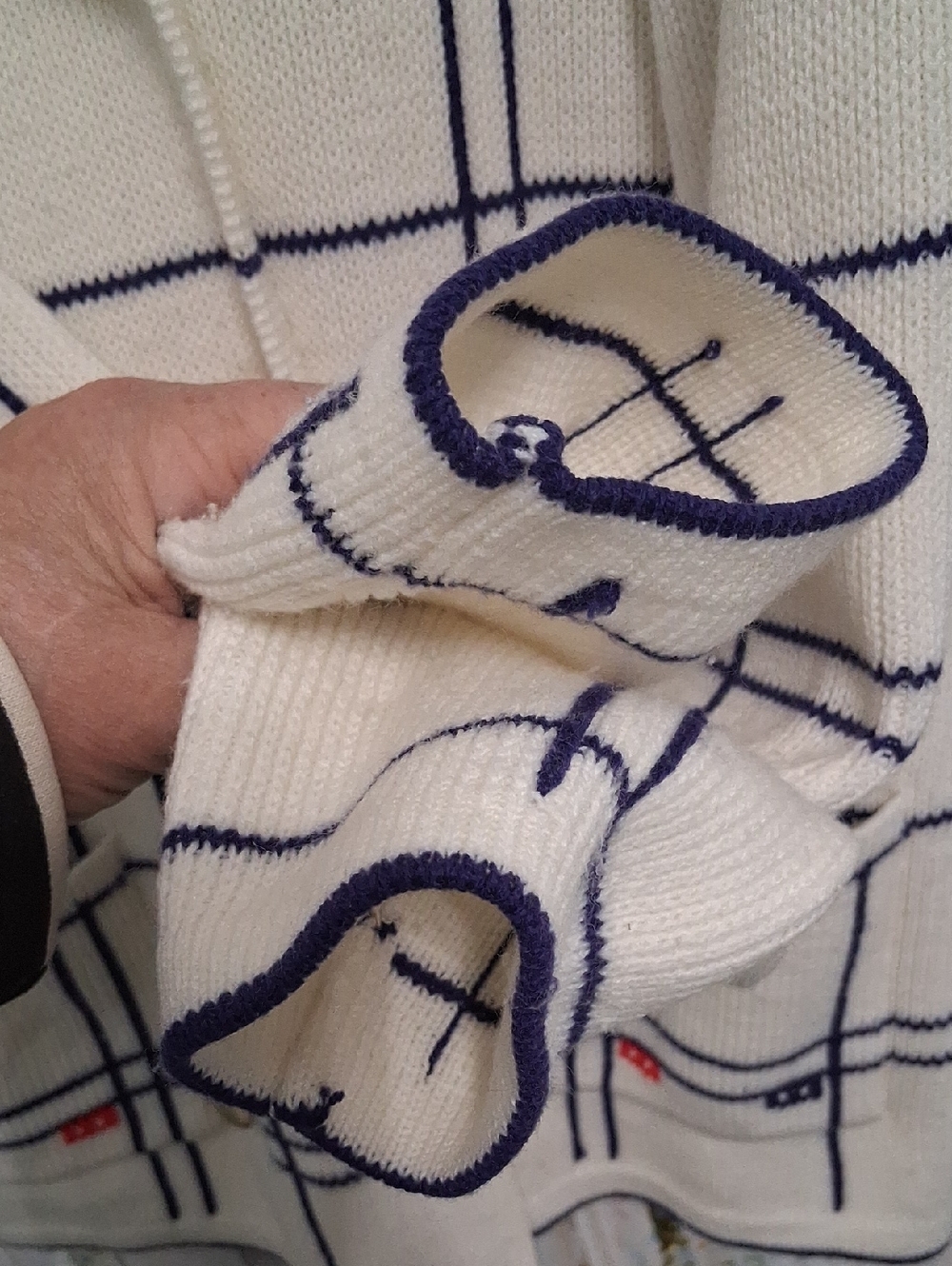 Windowpane SWEATER - Picture 6 of 10